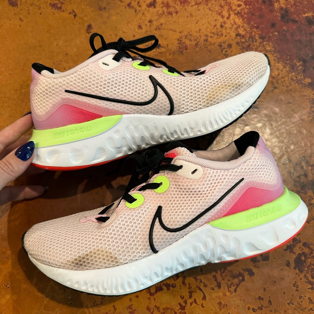 Nike Renew Run Women’s Sneaker CW5637-600 - Picture 12 of 12